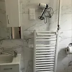 Zsuzsa Vendeghaza Apartment Balatonfured