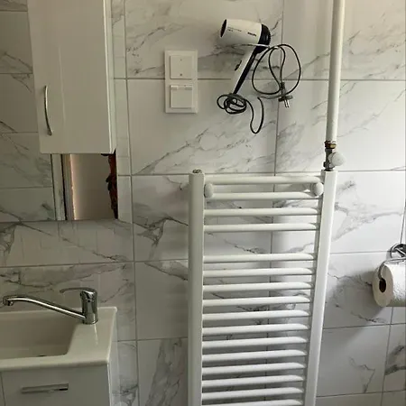 Zsuzsa Vendeghaza Apartment Balatonfured